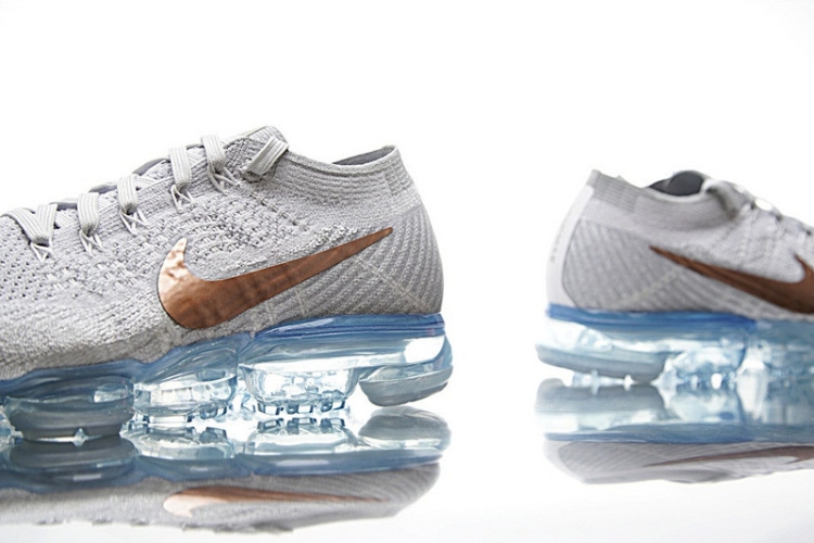 Nike Air VaporMax “Explorer Light"  849557-104