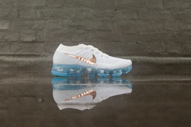 Nike Air VaporMax “Explorer Light"  849557-104