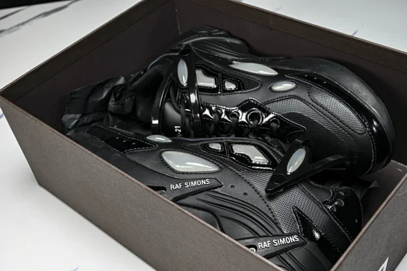 Raf Simons Cylon-21 HR740011L 