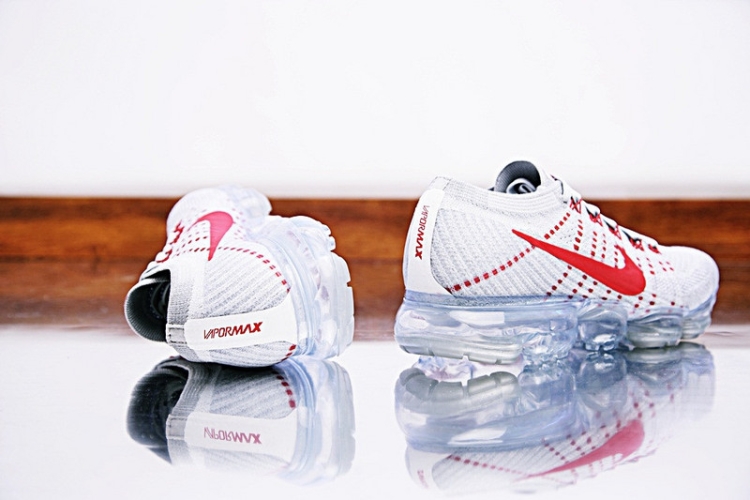 Nike Air VaporMax "Pure Platinum-University Red” 849558-006