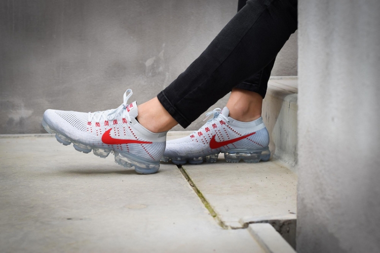 Nike Air VaporMax "Pure Platinum-University Red” 849558-006