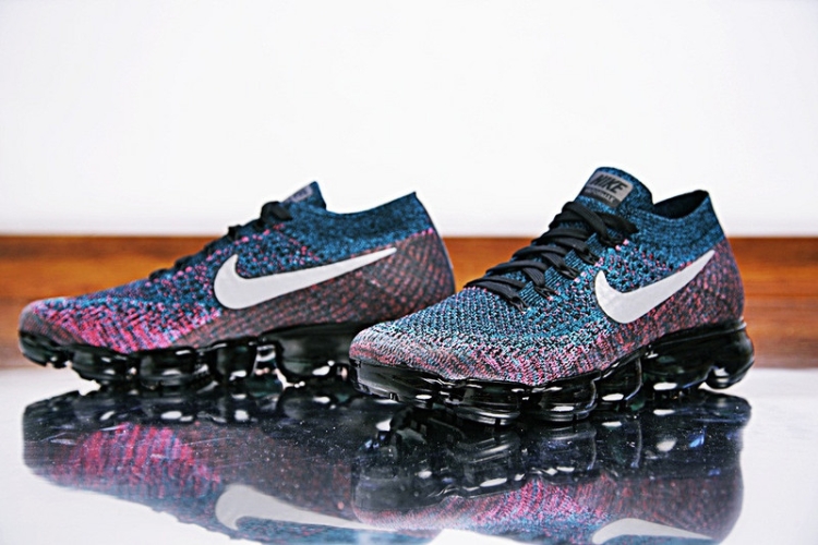 Nike Air VaporMax “Dark purple rainbow”