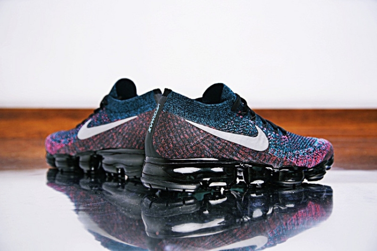 Nike Air VaporMax “Dark purple rainbow”