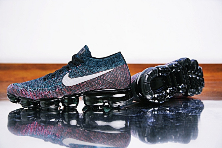 Nike Air VaporMax “Dark purple rainbow”