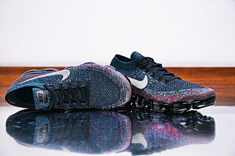 Nike Air VaporMax “Dark purple rainbow”