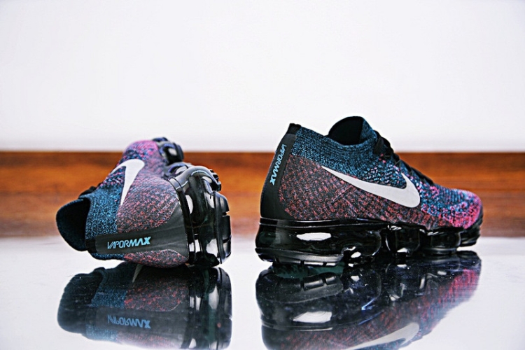 Nike Air VaporMax “Dark purple rainbow”