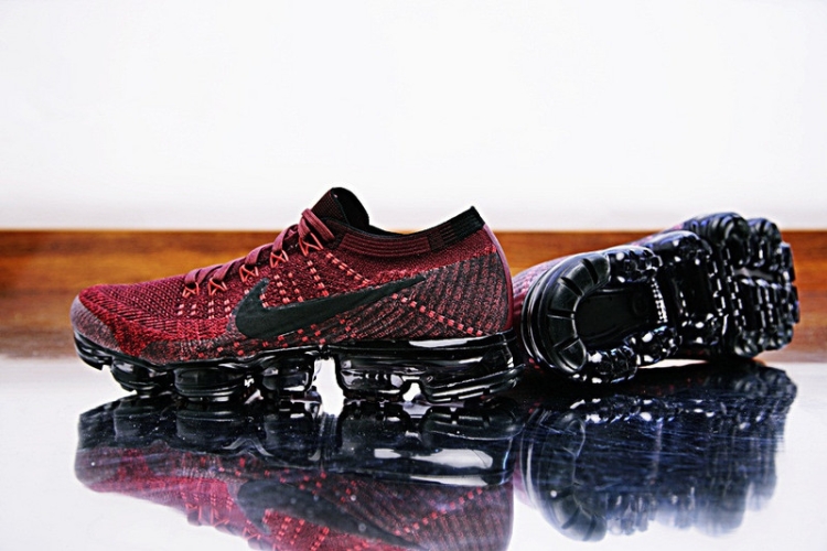 Nike Air VaporMax “Dark Team Red” 849558-601