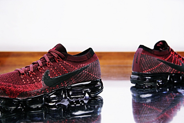 Nike Air VaporMax “Dark Team Red” 849558-601