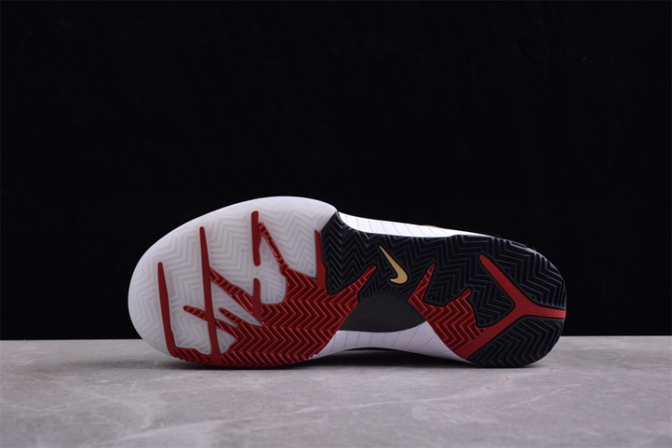  Undefeated x Nike Zoom Kobe IV FQ3544-100