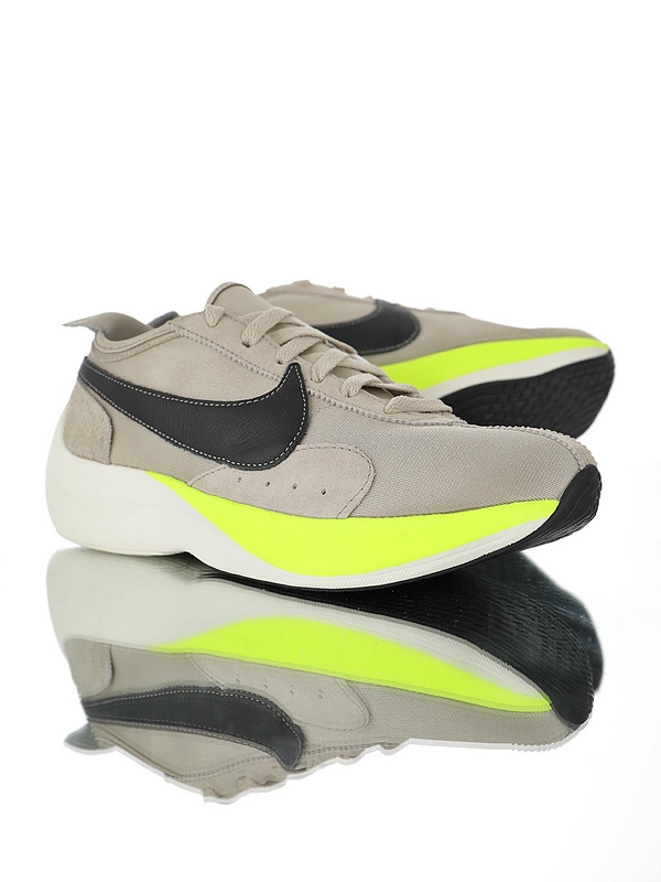 Nike Moon Racer QS