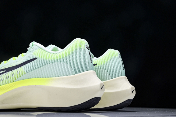 Nike Zoom Fly 5 DM8968 300