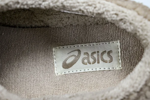 Asics Gel-Sonoma WT Teddy Fur 1203B036-200  
