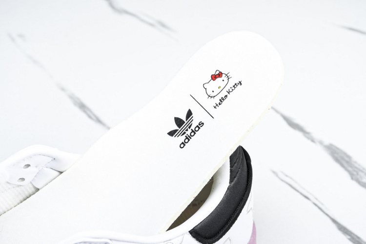 Adidas Samba Vegan OG x Hello Kitty IG4450