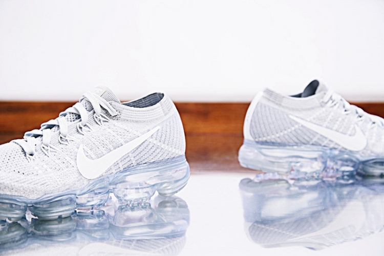 Nike Air VaporMax “Pure Platinum White” 849558-004