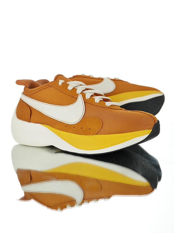 Nike Moon Racer QS