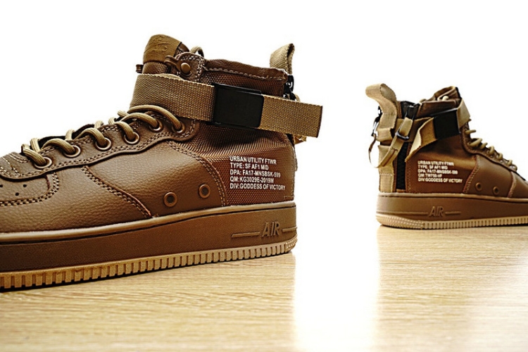 Nike SF Air Force 1 Mid QS  AA7345-200