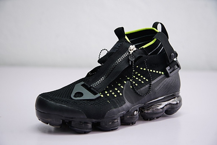 Купить кроссовки Nike Air VaporMax 899473-003 высокие с молнией черного  цвета с зелеными полосами.