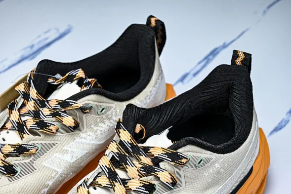 Asics Novablast 4 1011B850-250 