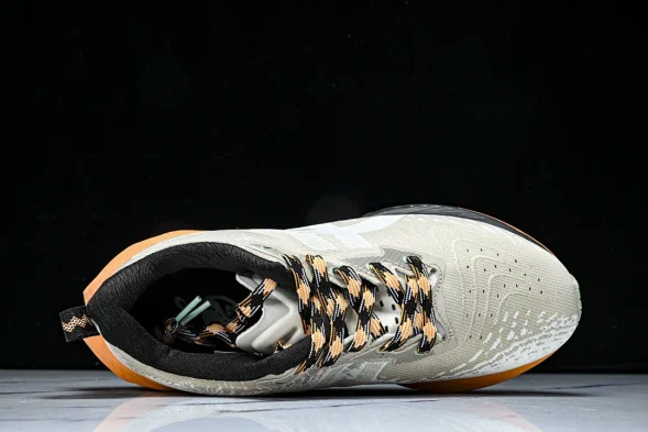 Asics Novablast 4 1011B850-250 