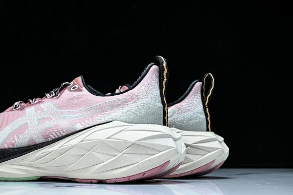 Asics Novablast 4 1012B654-250 