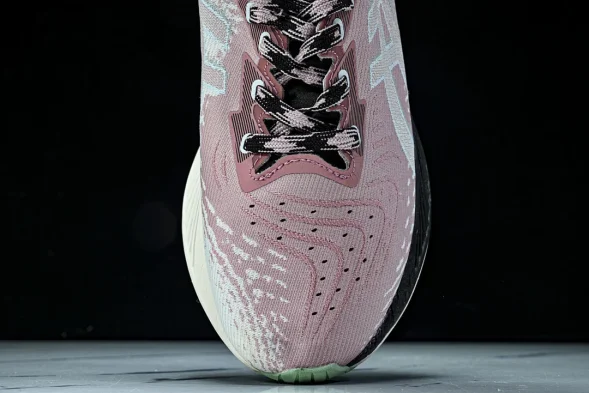 Asics Novablast 4 1012B654-250 