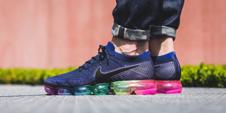 Nike Air VaporMax Flyknit 883274-400