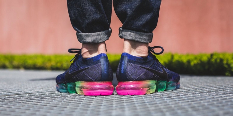 Nike Air VaporMax Flyknit 883274-400