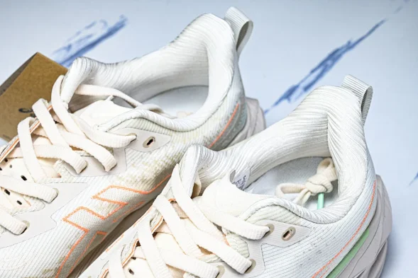 Asics Novablast 4 1012B510-250 