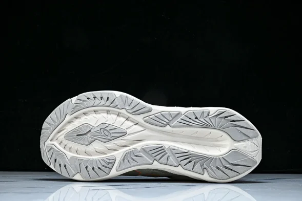 Asics Novablast 4 1012B510-250 