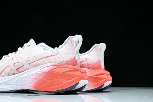 Asics Novablast 4 1012B650-100 