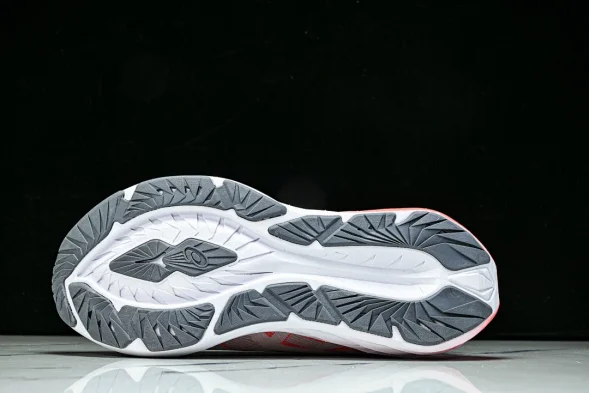 Asics Novablast 4 1012B650-100 
