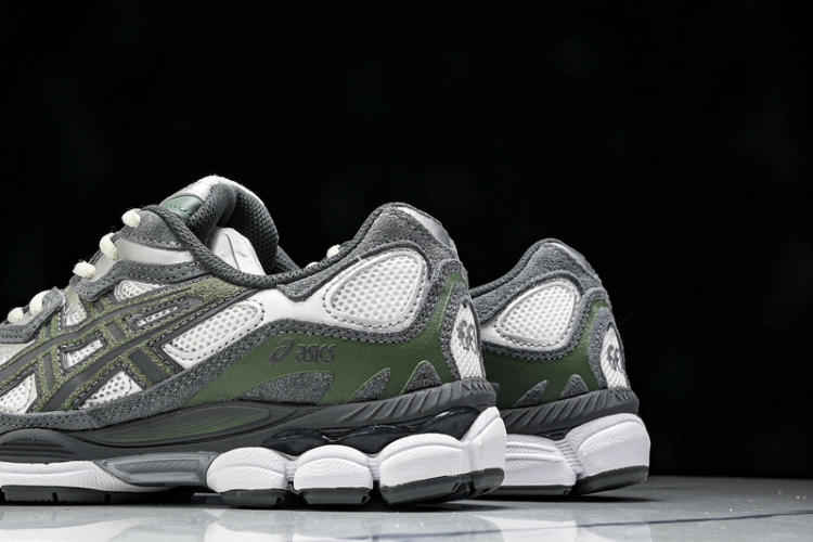 Asics Gel-NYC 1203A383-101