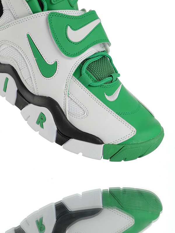 Nike Air Barrage Mid QS