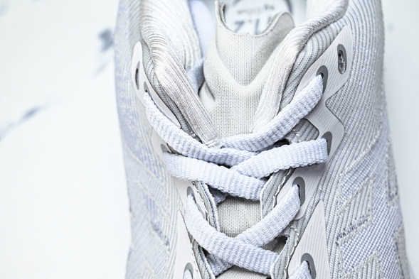 Asics Novablast 4 1012B722-100 