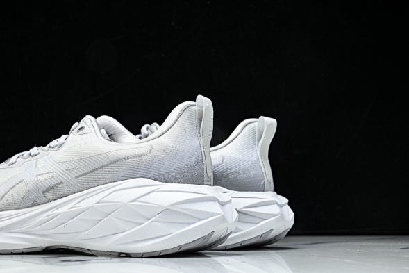 Asics Novablast 4 1012B722-100 