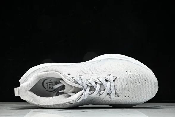 Asics Novablast 4 1012B722-100 