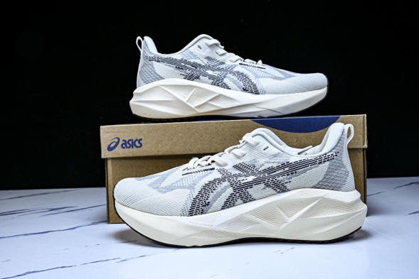 Asics Novablast 5 1011B974-002 