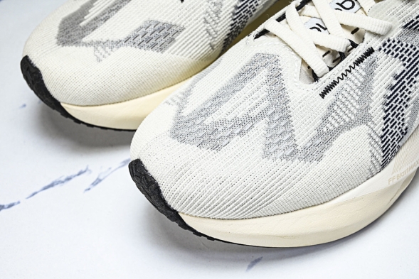 Asics Novablast 5 1011B974-002 