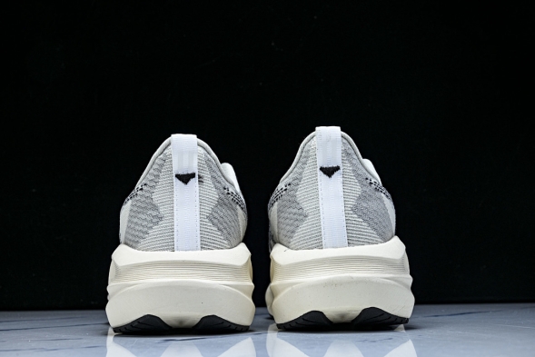 Asics Novablast 5 1011B974-002 