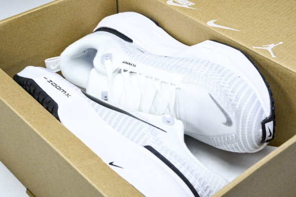 Nike ZoomX Invincible Run Flyknit 3 DR2615 002 