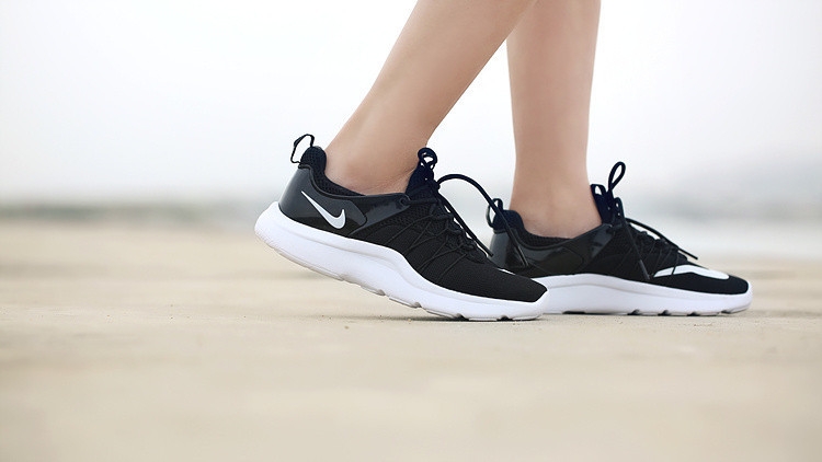 Nike Darwin run “Black White” 819803-010