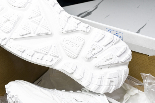 Hoka Stinson 7 1141530 WWH 