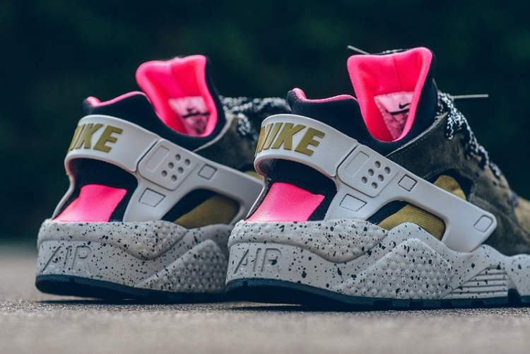 NIKE AIR HUARACHE PREMIUM 704830-010