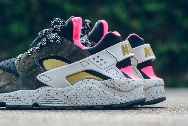 NIKE AIR HUARACHE PREMIUM 704830-010