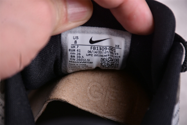  Nike Air Zoom Vomero 17 FB1309-001
