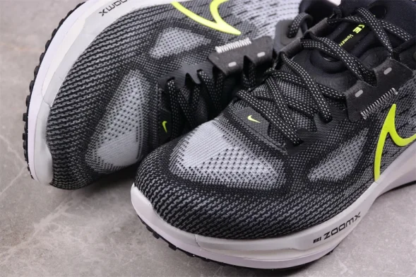 Nike Air Zoom Vomero 17 FB1309-001 