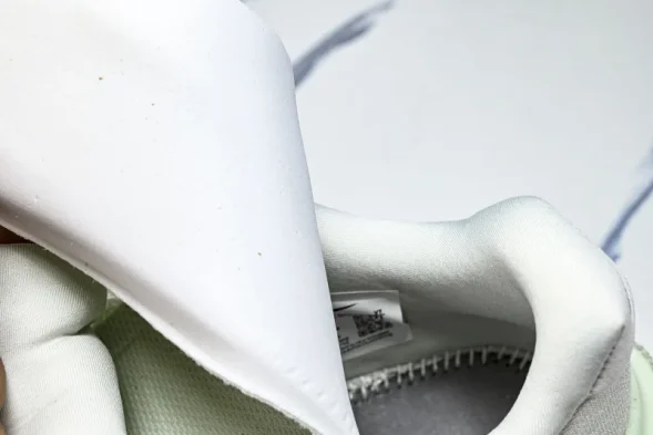 Nike Air Zoom Vomero Premium HQ2050-371 