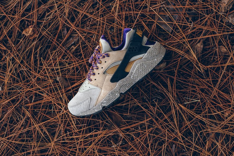 NIKE AIR HUARACHE PREMIUM 704830-200