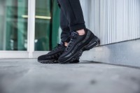 95s triple black top