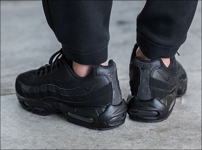 Nike air max 95 gs triple black top